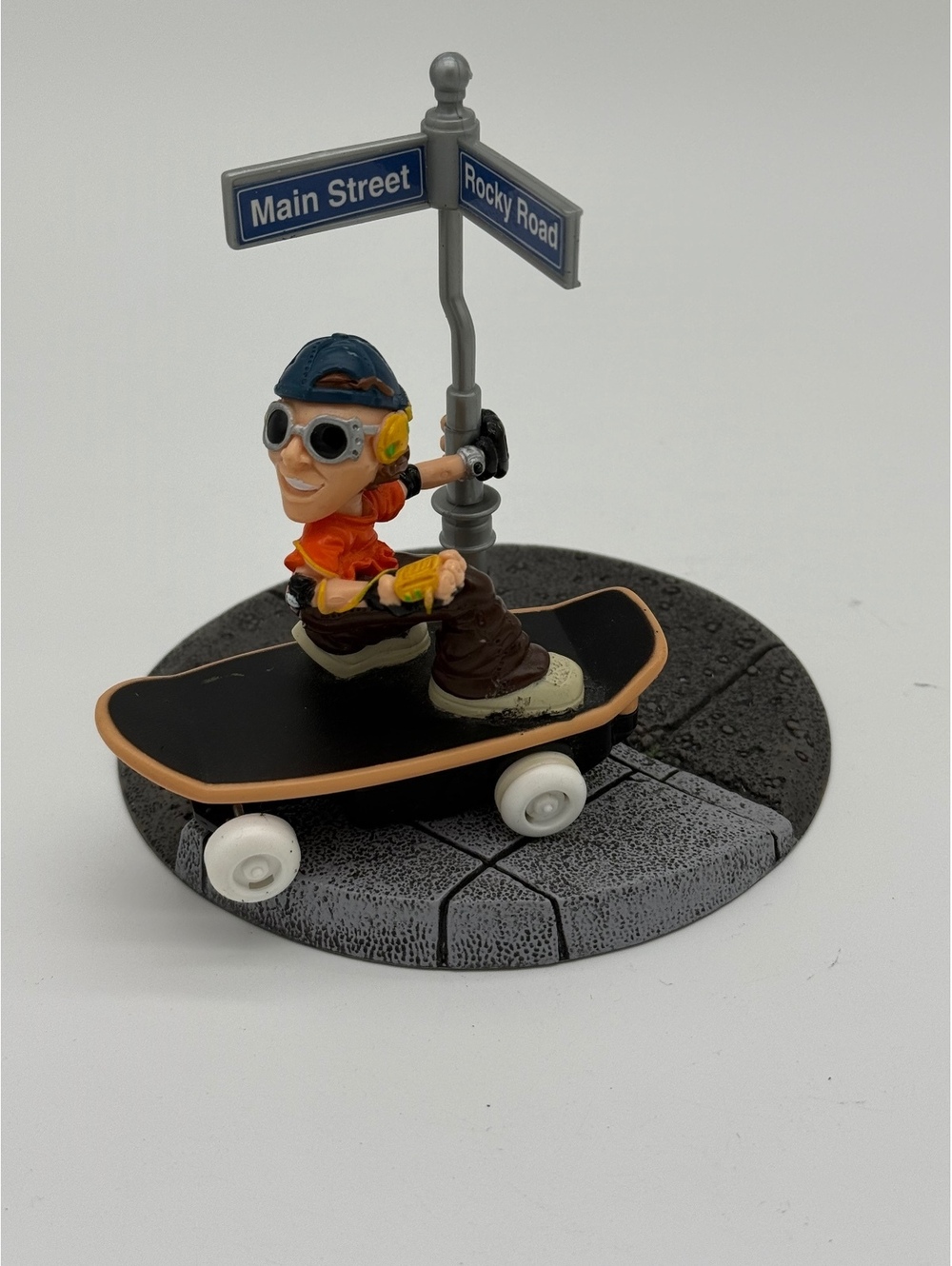 Vintage 1999 Tech Deck Pee Wee TrickBoarders - Slim Jimmy with Street Scene Base